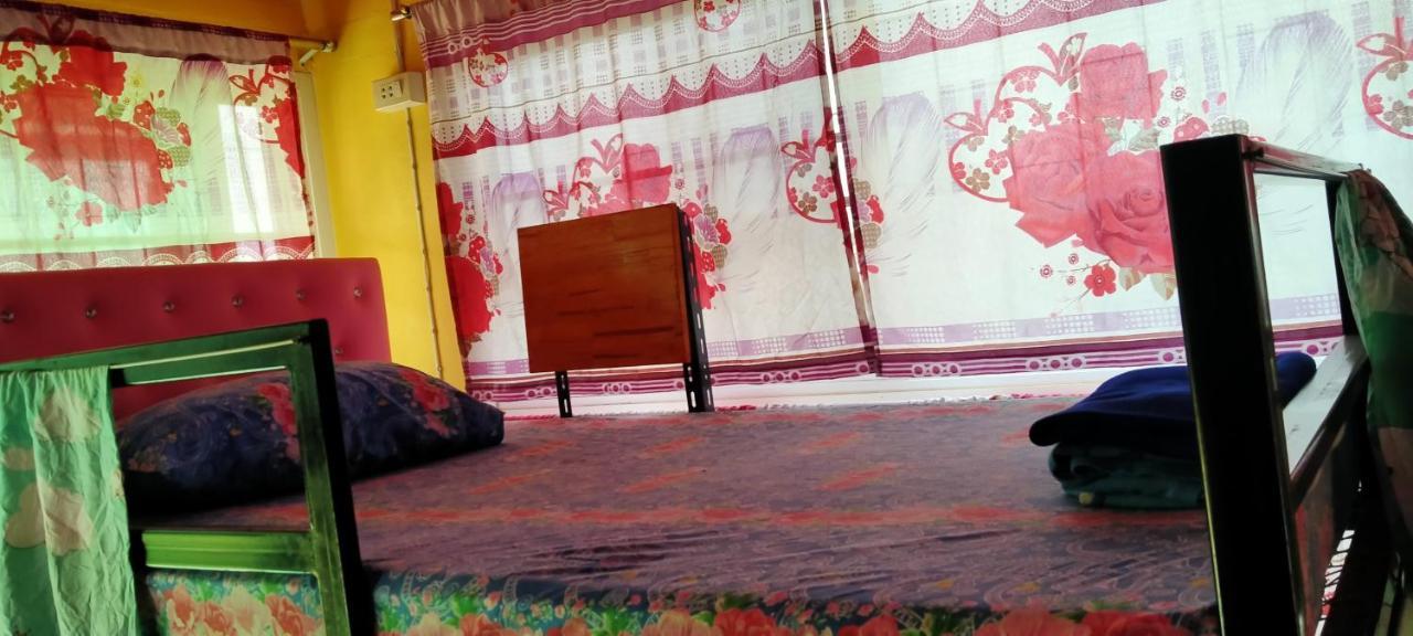 Ruengsrisiri Guesthouse Сукотай Екстериор снимка