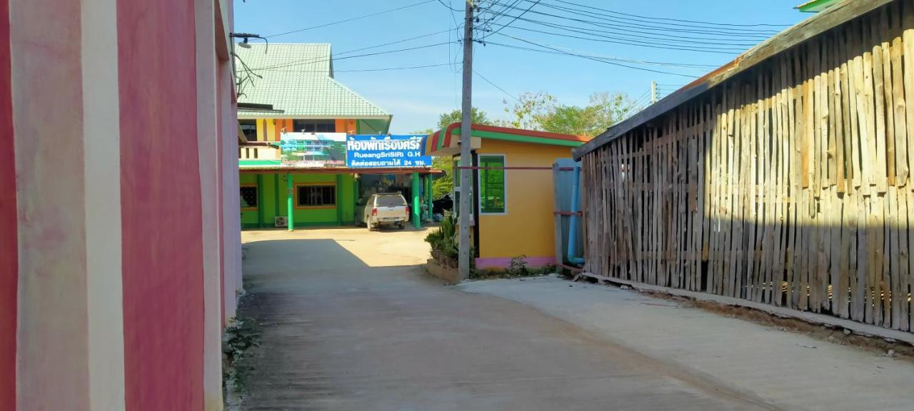 Ruengsrisiri Guesthouse Сукотай Екстериор снимка