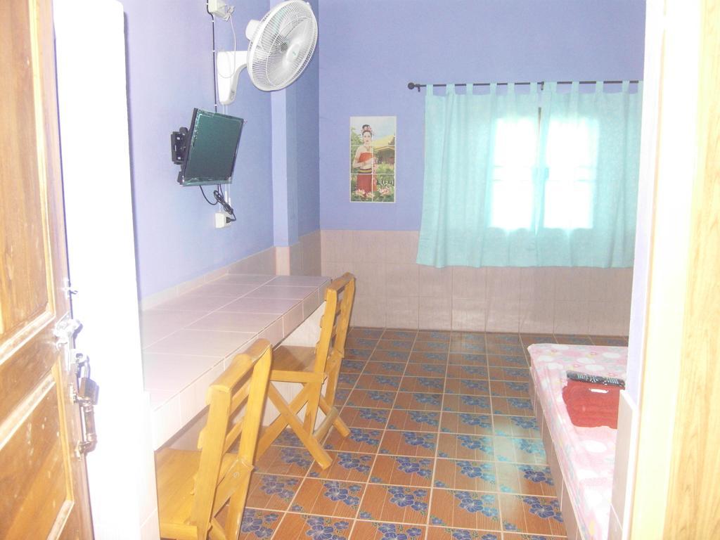 Ruengsrisiri Guesthouse Сукотай Екстериор снимка