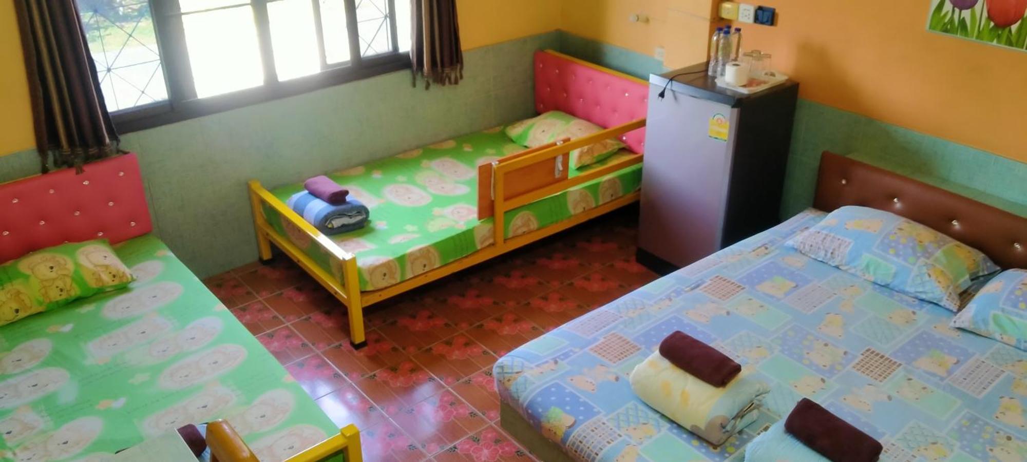 Ruengsrisiri Guesthouse Сукотай Екстериор снимка