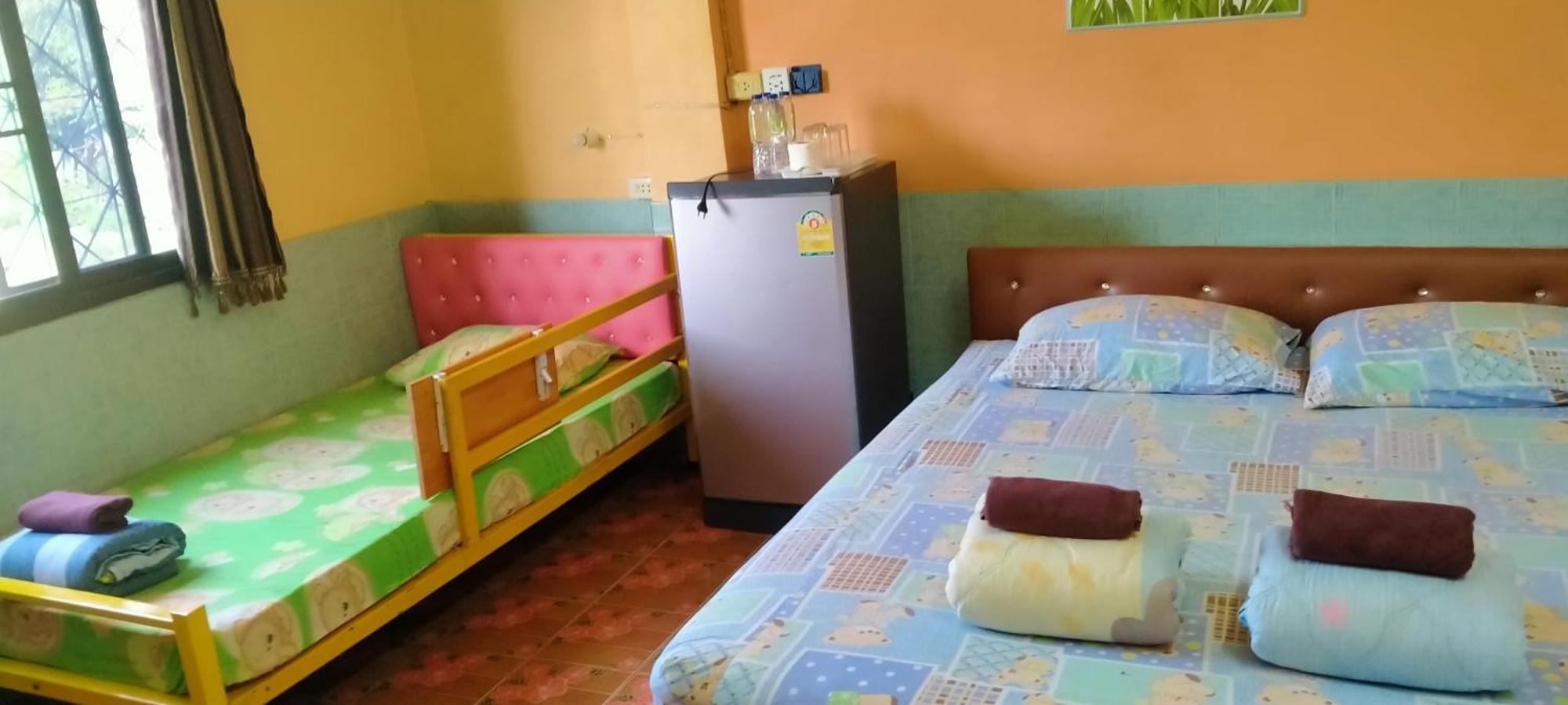Ruengsrisiri Guesthouse Сукотай Екстериор снимка