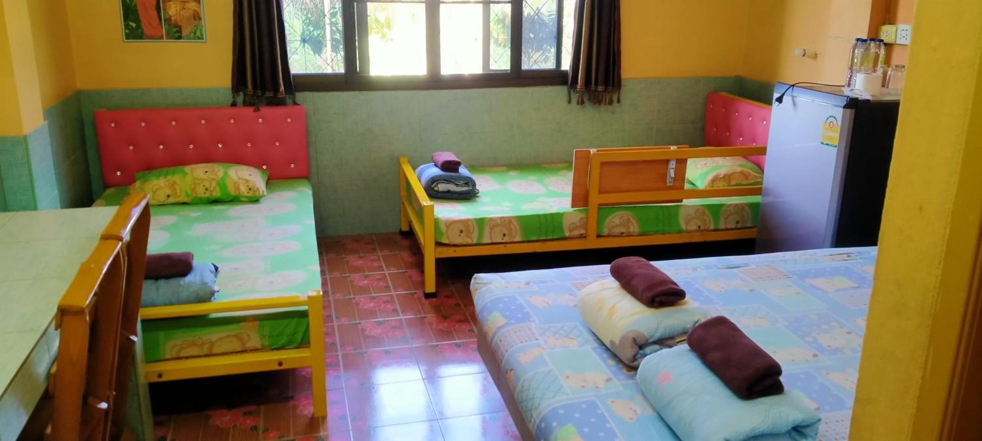 Ruengsrisiri Guesthouse Сукотай Екстериор снимка
