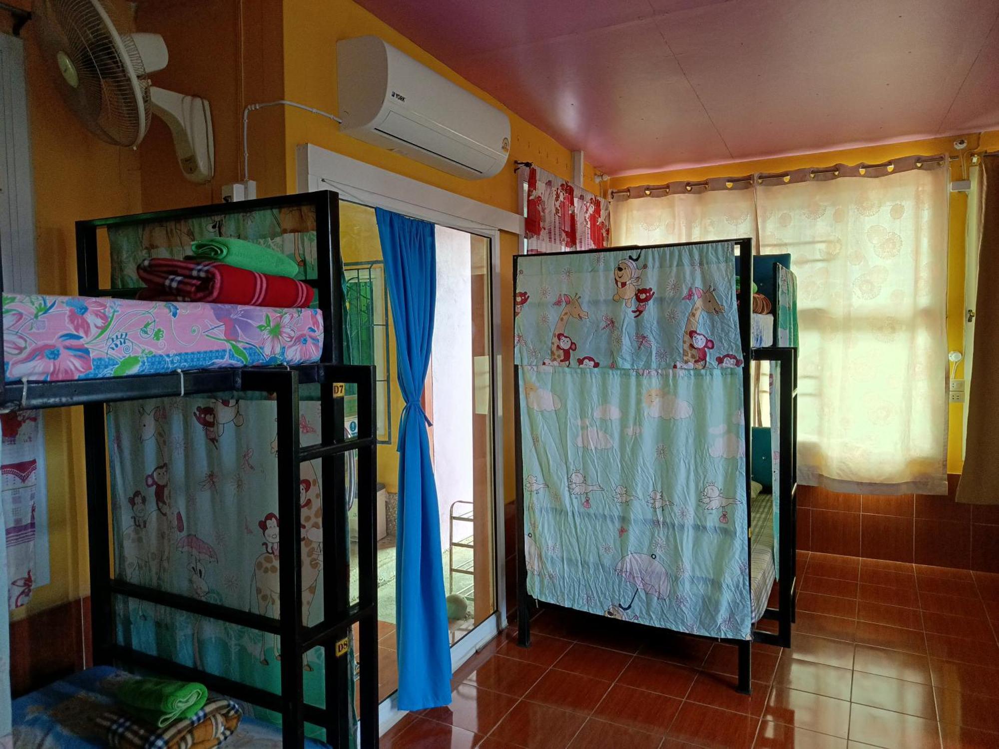 Ruengsrisiri Guesthouse Сукотай Екстериор снимка