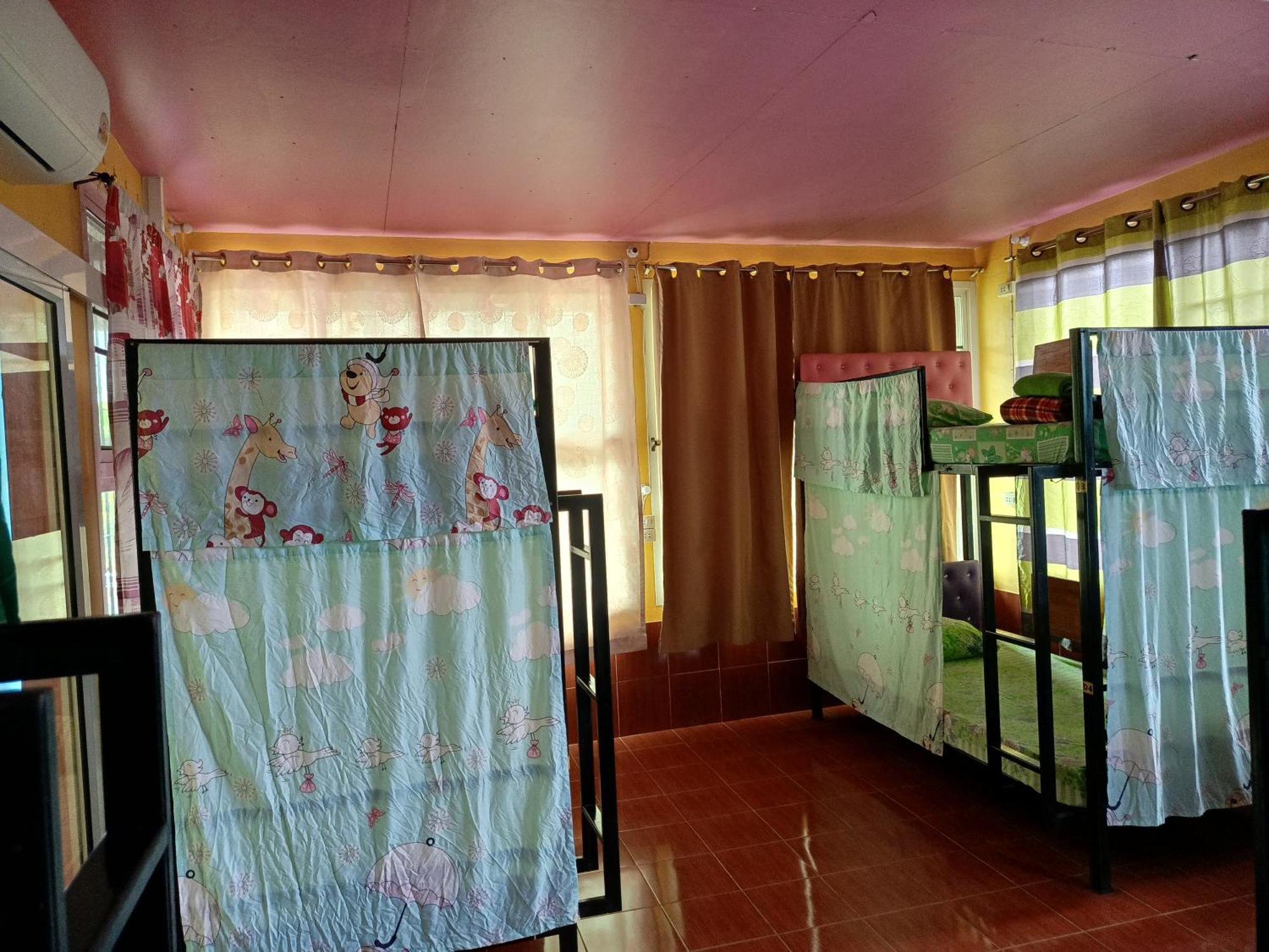Ruengsrisiri Guesthouse Сукотай Екстериор снимка