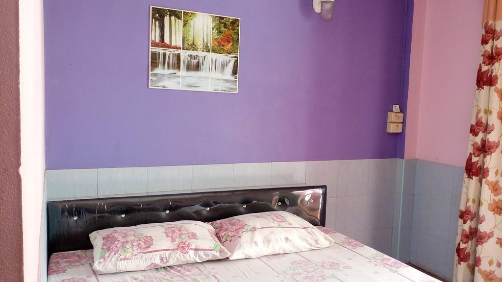 Ruengsrisiri Guesthouse Сукотай Екстериор снимка