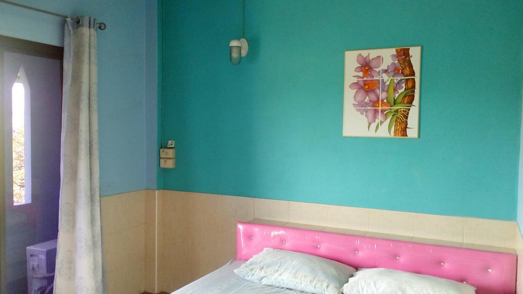 Ruengsrisiri Guesthouse Сукотай Екстериор снимка