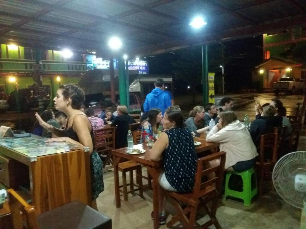 Ruengsrisiri Guesthouse Сукотай Екстериор снимка