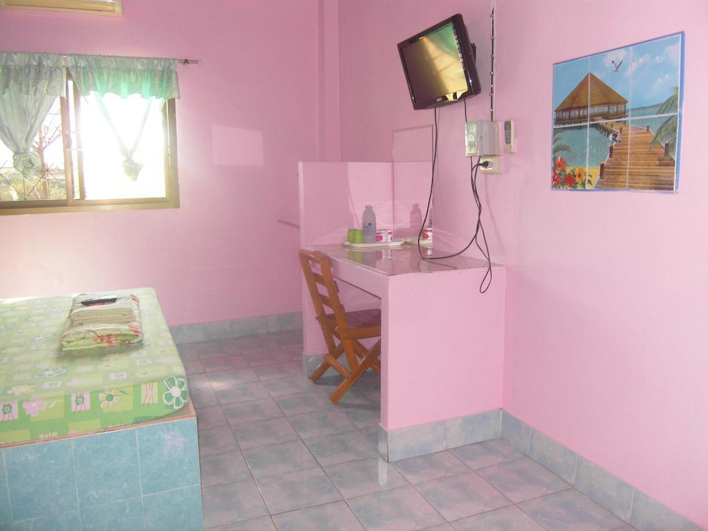 Ruengsrisiri Guesthouse Сукотай Стая снимка