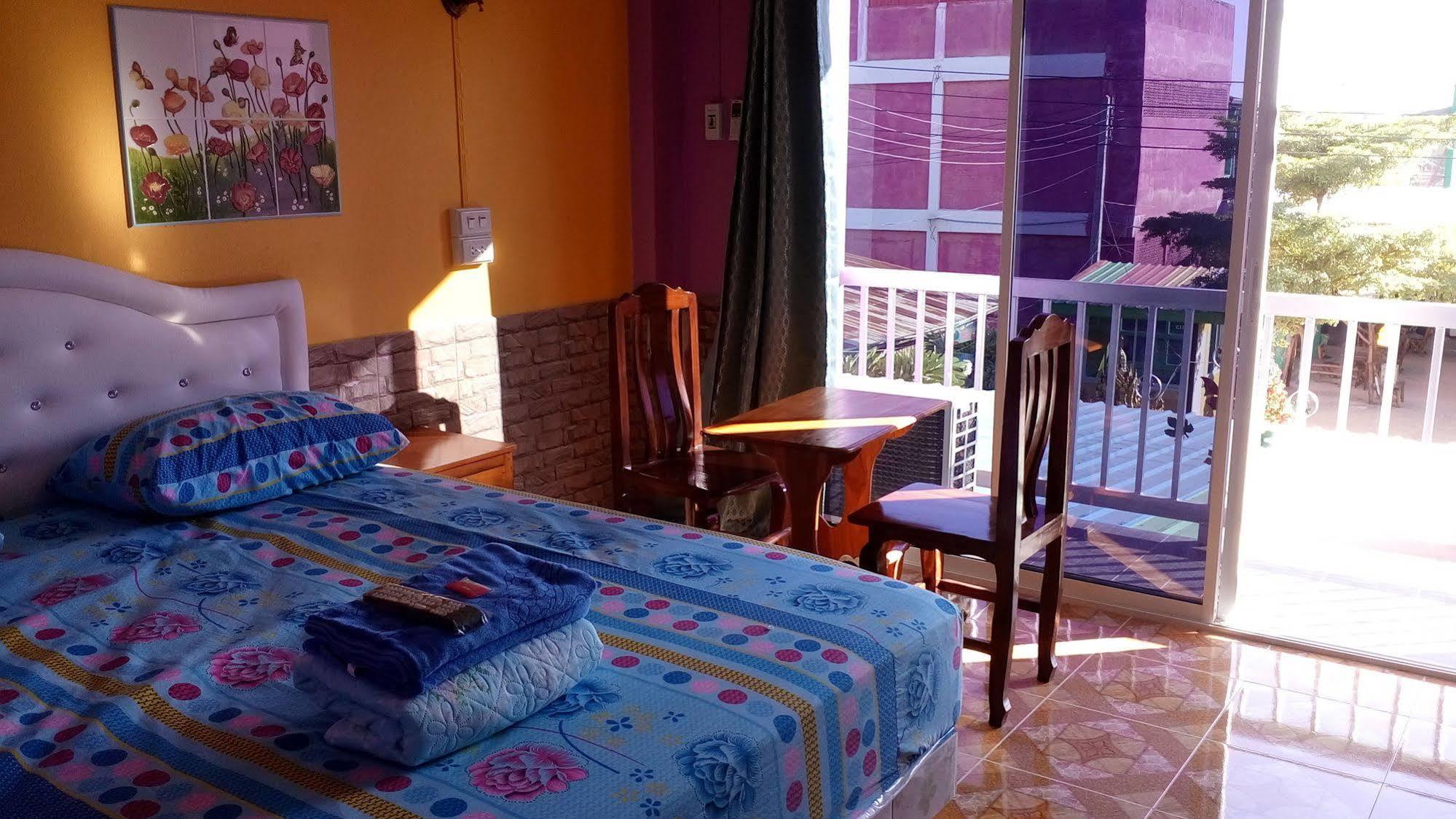 Ruengsrisiri Guesthouse Сукотай Екстериор снимка