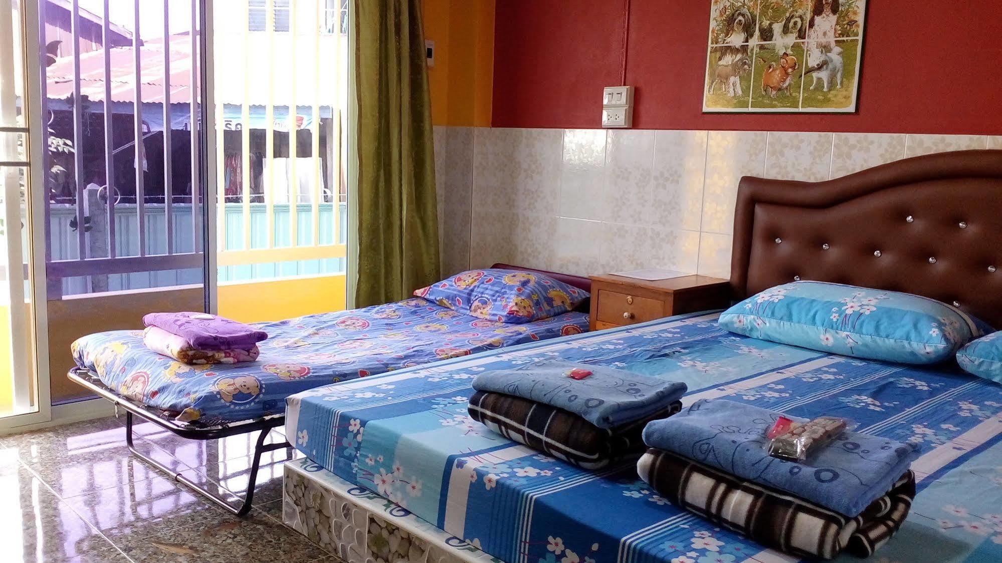 Ruengsrisiri Guesthouse Сукотай Екстериор снимка