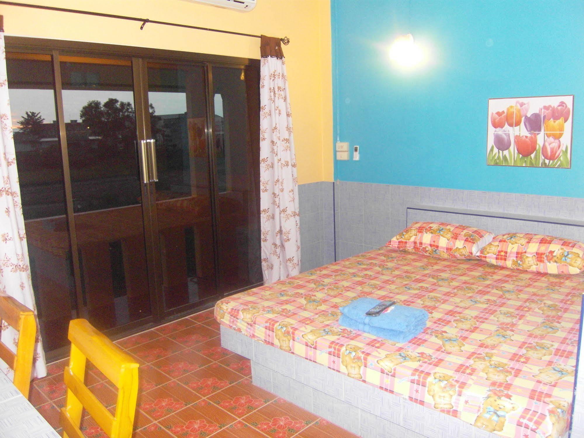 Ruengsrisiri Guesthouse Сукотай Екстериор снимка